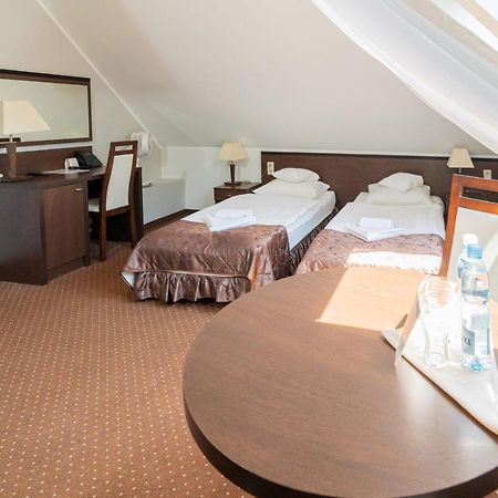Hotel Pod Filarami Челядзь Екстер'єр фото
