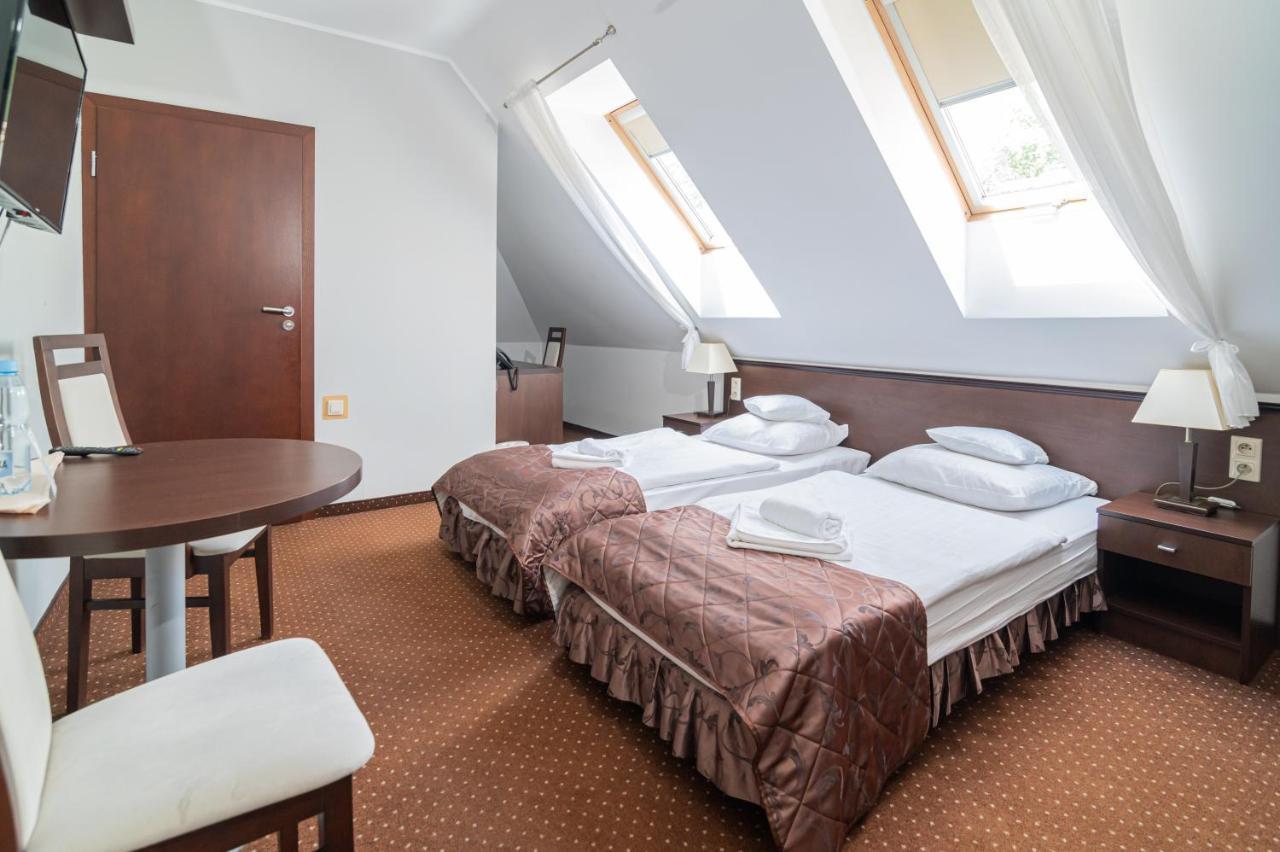 Hotel Pod Filarami Челядзь Екстер'єр фото