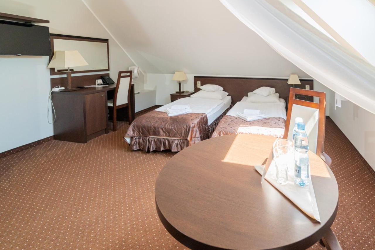 Hotel Pod Filarami Челядзь Екстер'єр фото