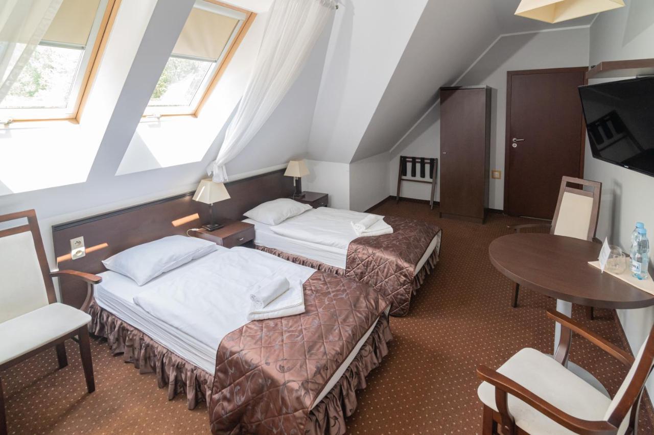 Hotel Pod Filarami Челядзь Екстер'єр фото