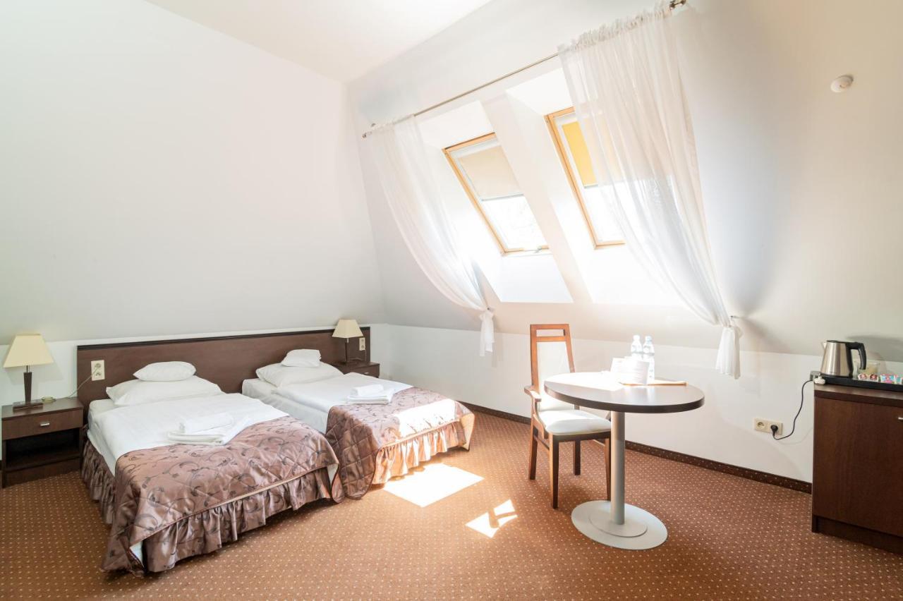 Hotel Pod Filarami Челядзь Екстер'єр фото
