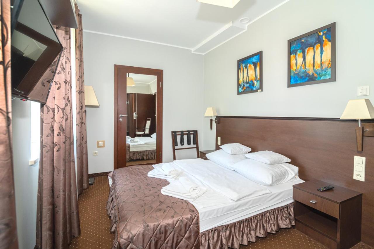 Hotel Pod Filarami Челядзь Екстер'єр фото