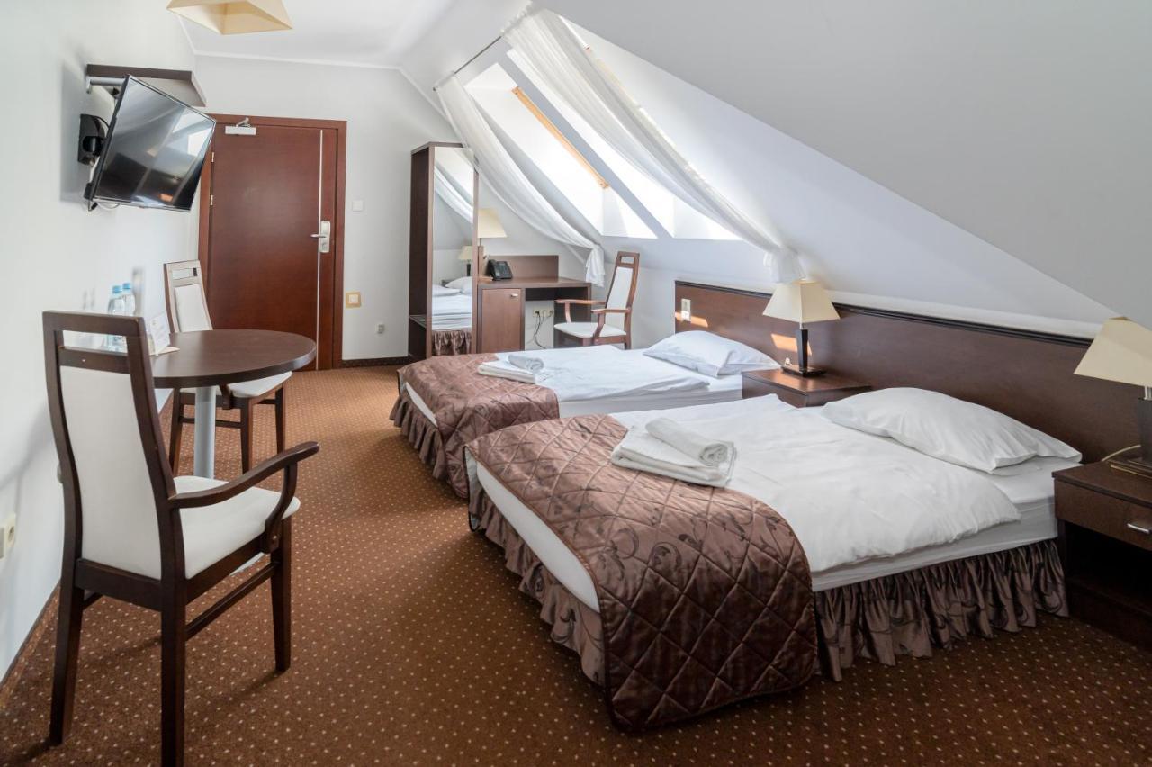 Hotel Pod Filarami Челядзь Екстер'єр фото