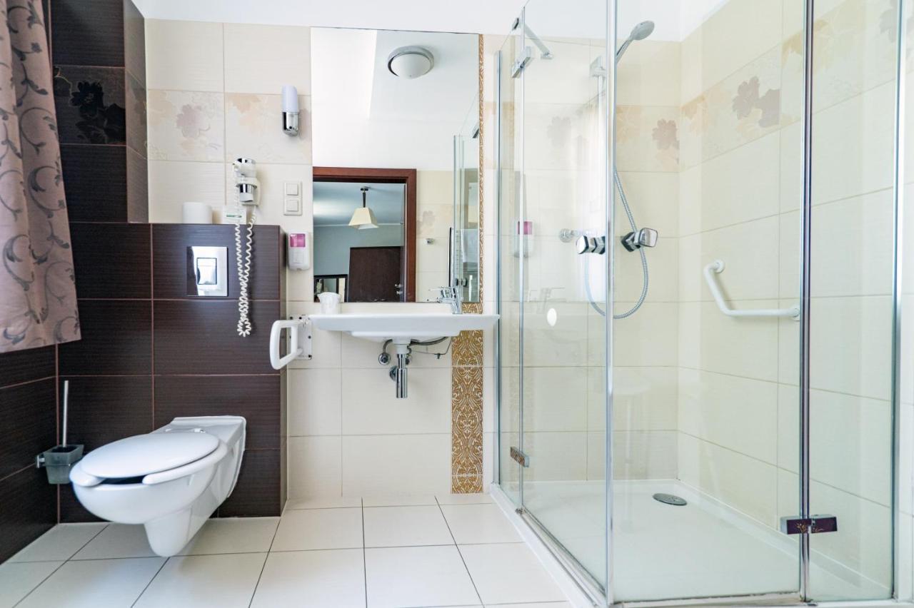 Hotel Pod Filarami Челядзь Екстер'єр фото