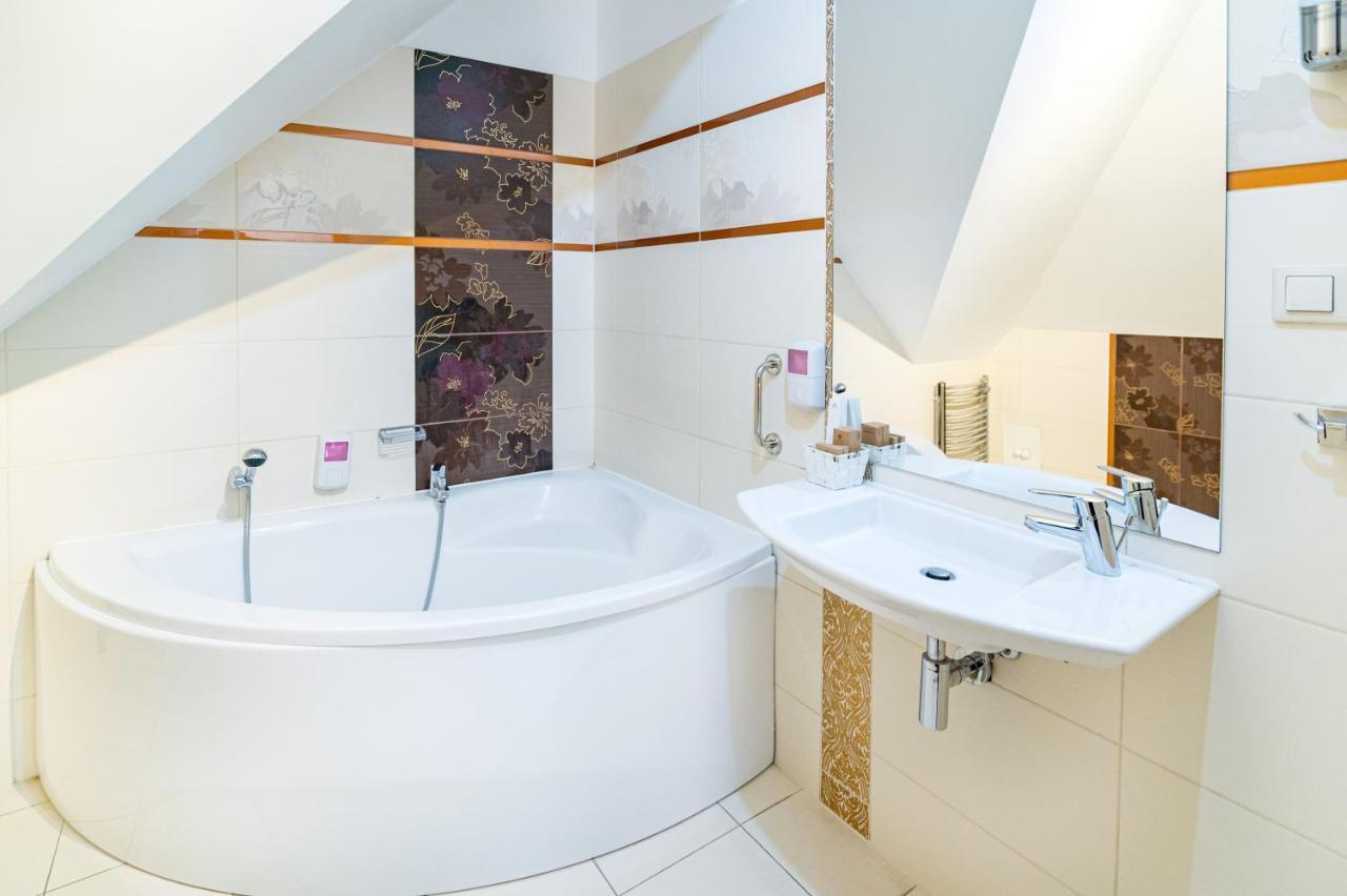 Hotel Pod Filarami Челядзь Екстер'єр фото