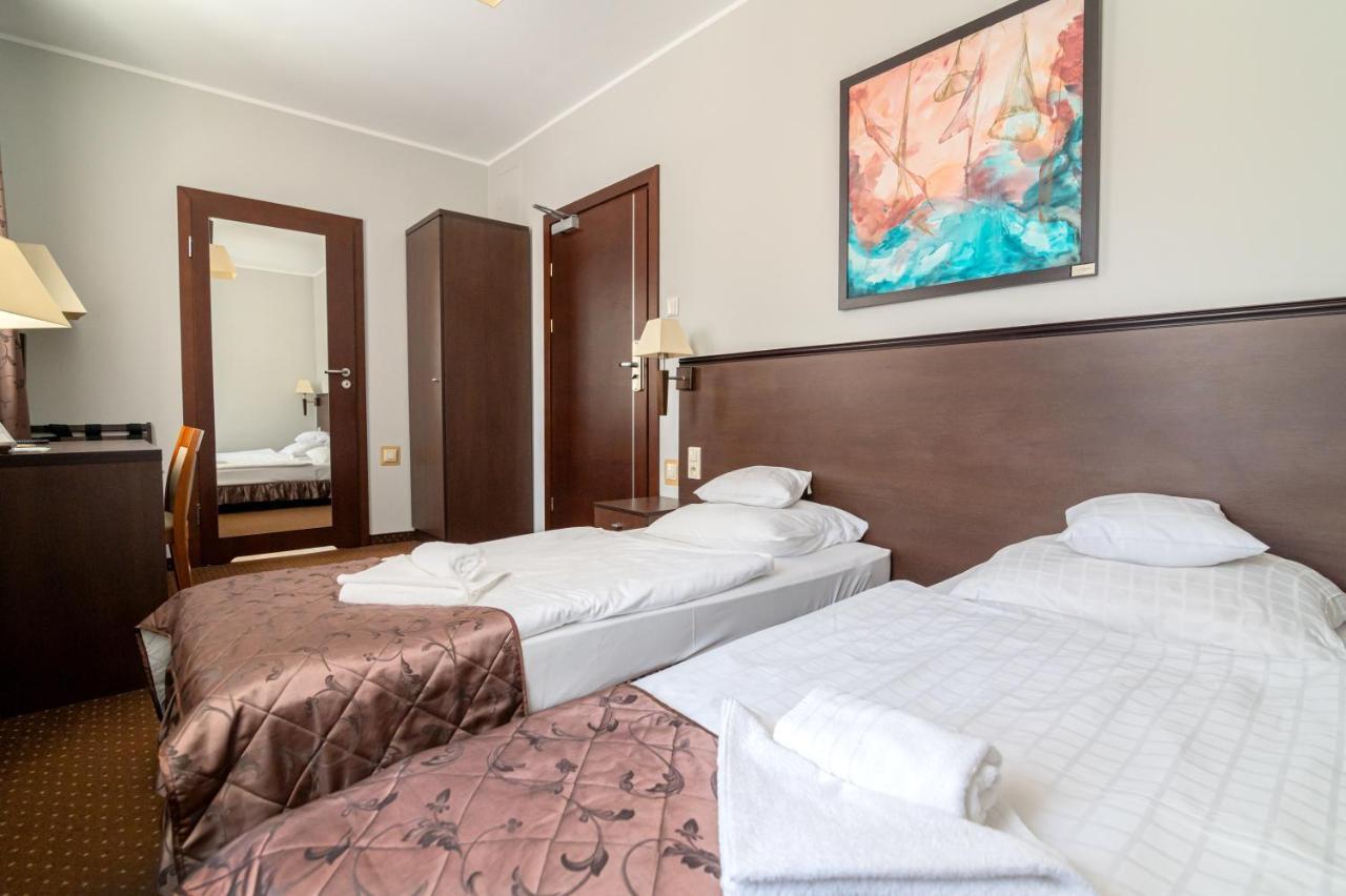 Hotel Pod Filarami Челядзь Екстер'єр фото