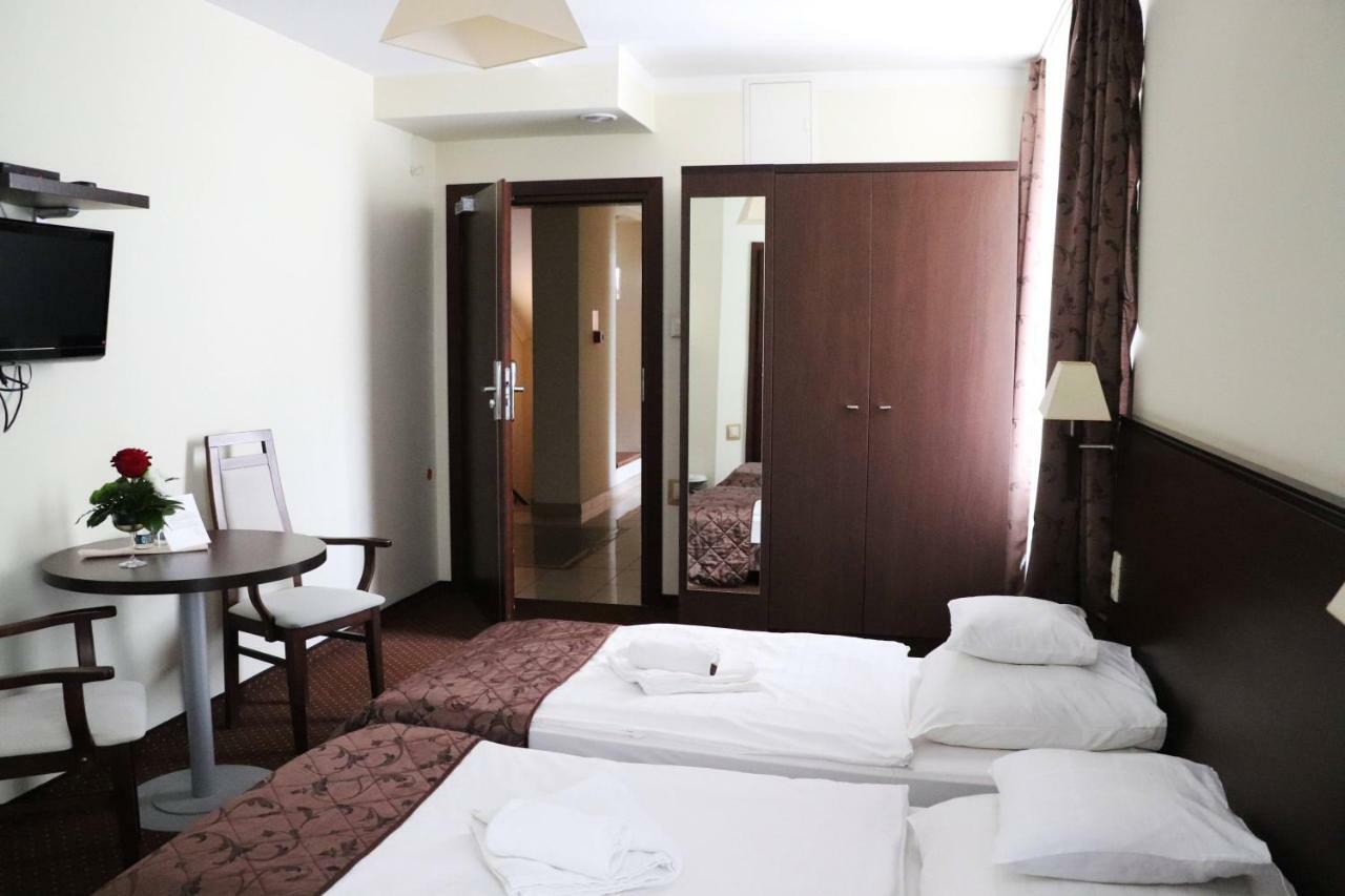 Hotel Pod Filarami Челядзь Екстер'єр фото